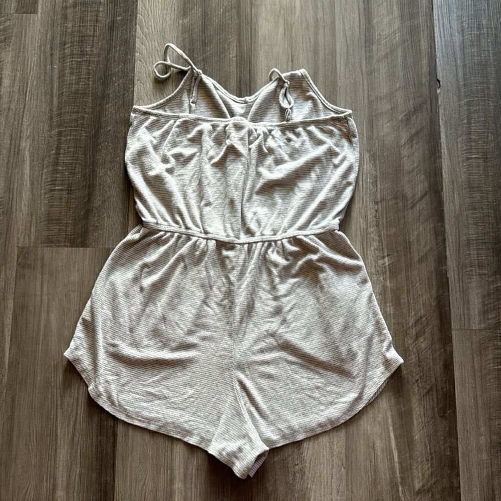 Small Mossimo Romper - Picture 3 of 3